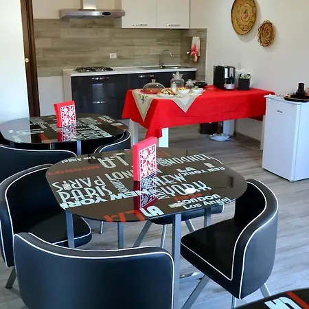 ベッド・アンド・ブレックファスト La Casa Bianca Di 4*